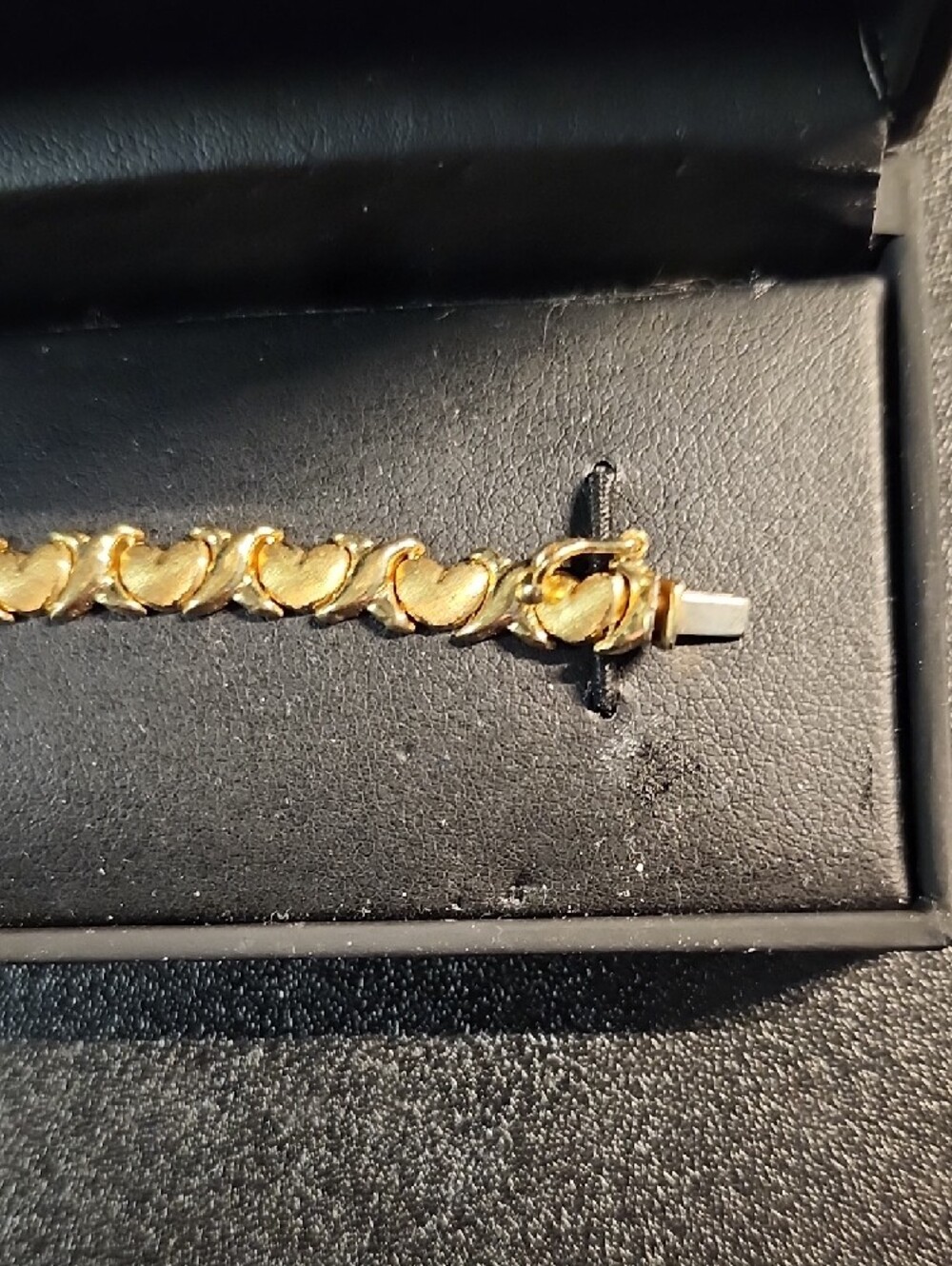 Gold Heart Link Bracelet - Elegant Women's Jewelry - Picture 3 of 5